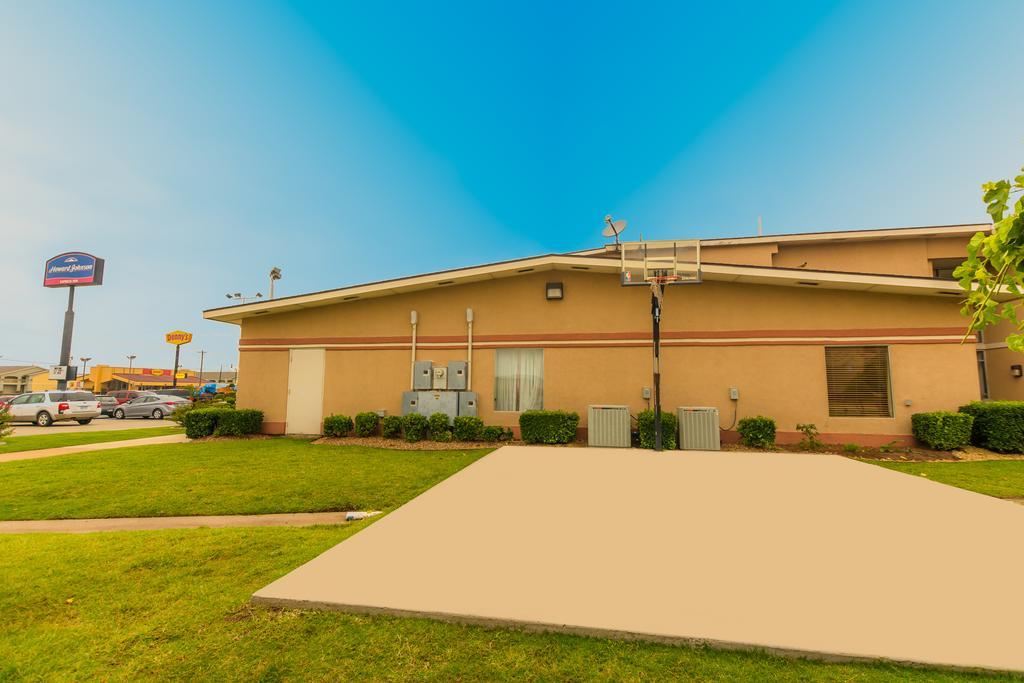 Howard Johnson By Wyndham Oklahoma City Okc Airport, Fairgrounds, I40 Exterior foto